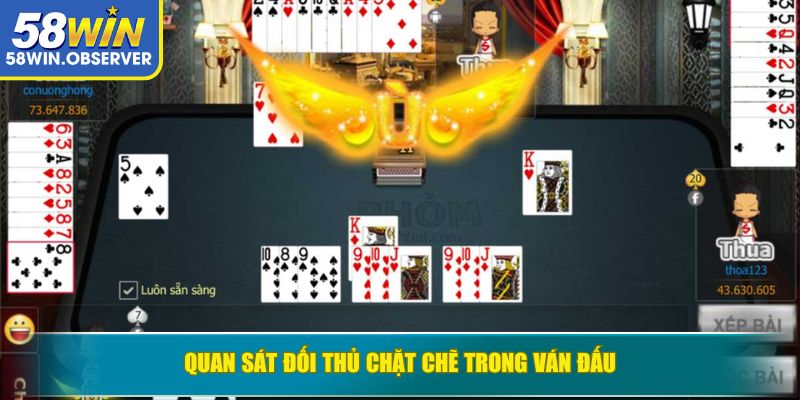 Quan sát đối thủ chặt chẽ trong ván đấu
